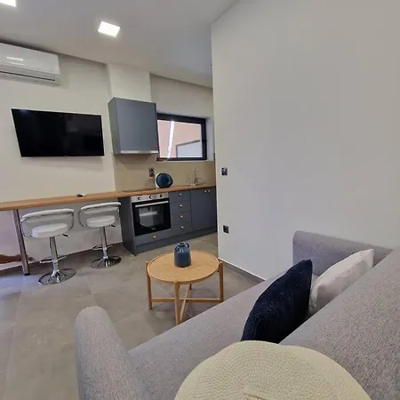 Farisma - Bright And Central Apt In Kalamata Exterior photo
