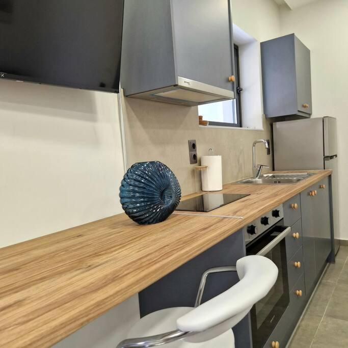 Farisma - Bright And In Apartment